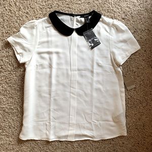 Forever 21 off white Peter Pan collar pleated front blouse size medium NWT